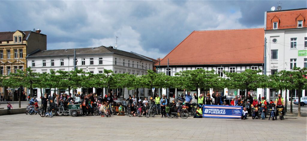 Die Teilnehmenden der Kidical Mass in Eberswalde